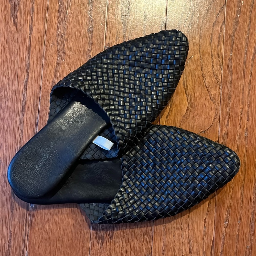 Universal Threads mules